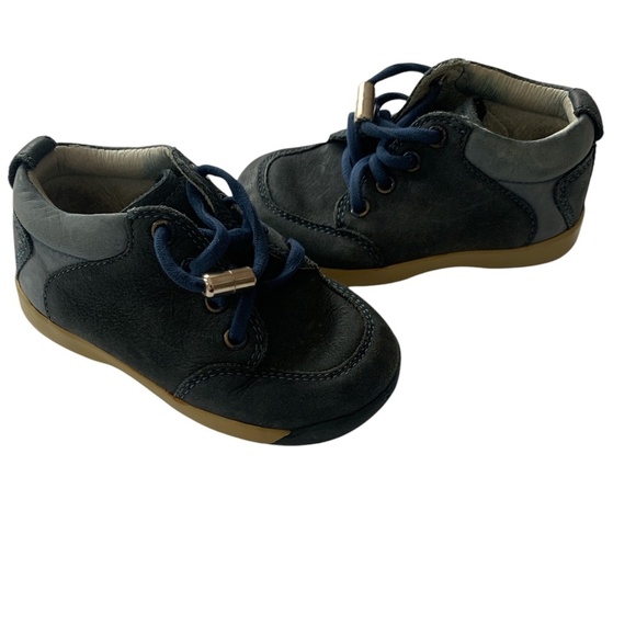 Classic Leather Toddler Shoes – Black (Size 6) - Picture 2 of 5